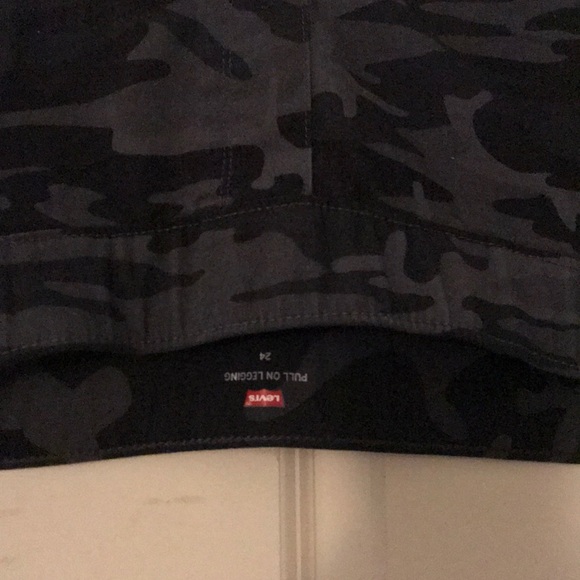 Levi’s - Picture 4 of 4